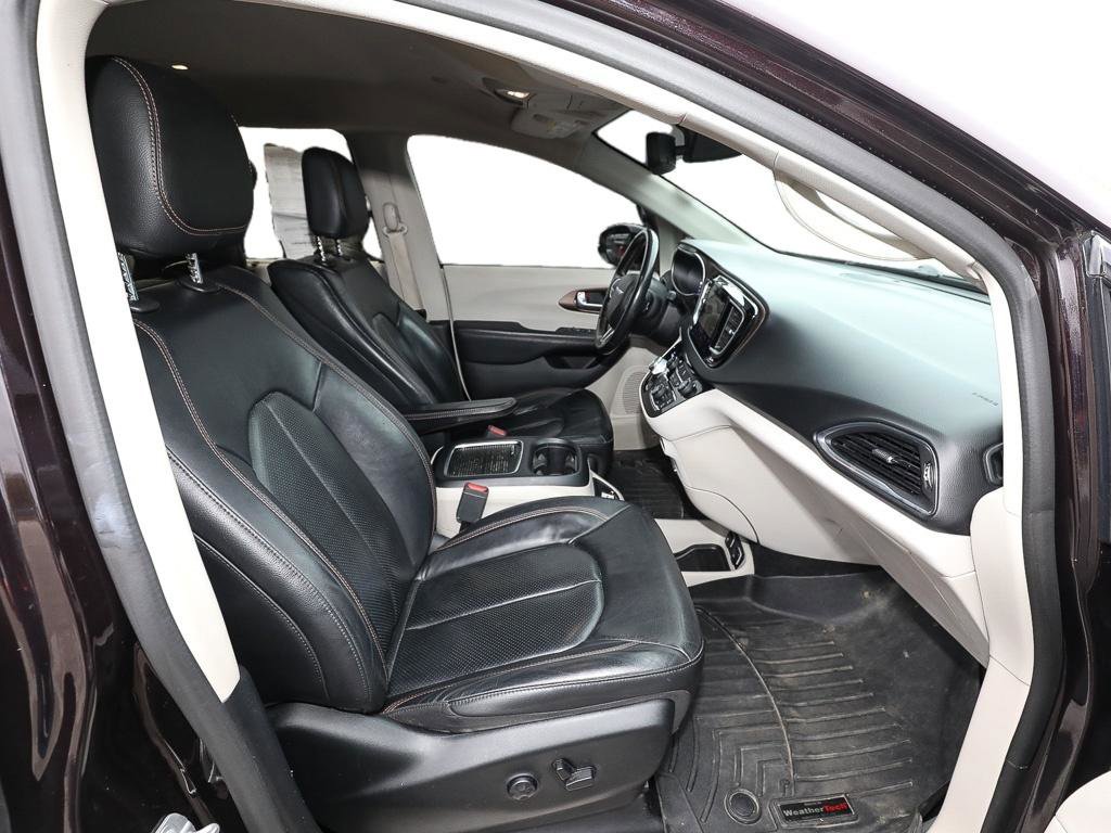 Used 2019 Chrysler Pacifica Touring-L Plus image 22