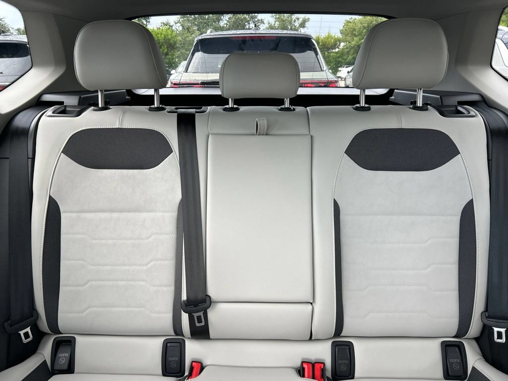 New 2026 Volkswagen Taos SE FWD image 13