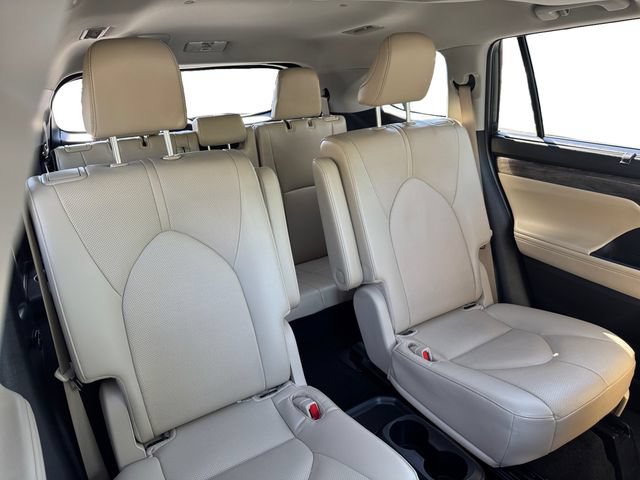 Used 2023 Toyota Highlander Limited AWD/4WD image 18