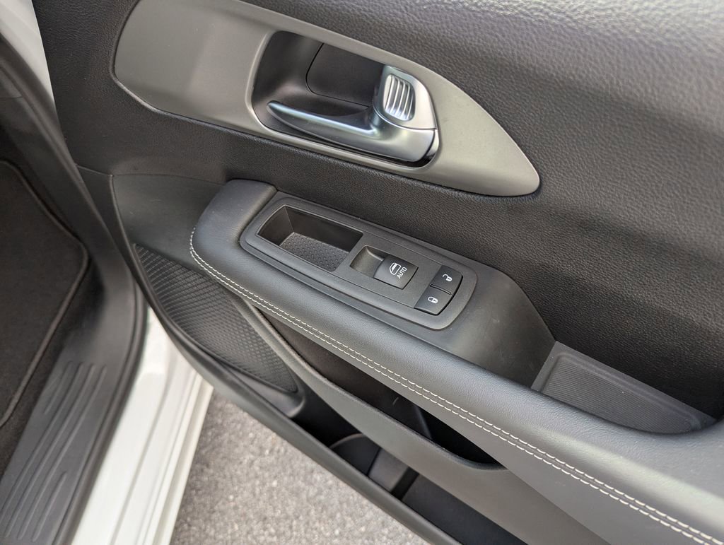 New 2026 Chrysler Pacifica Select FWD image 35