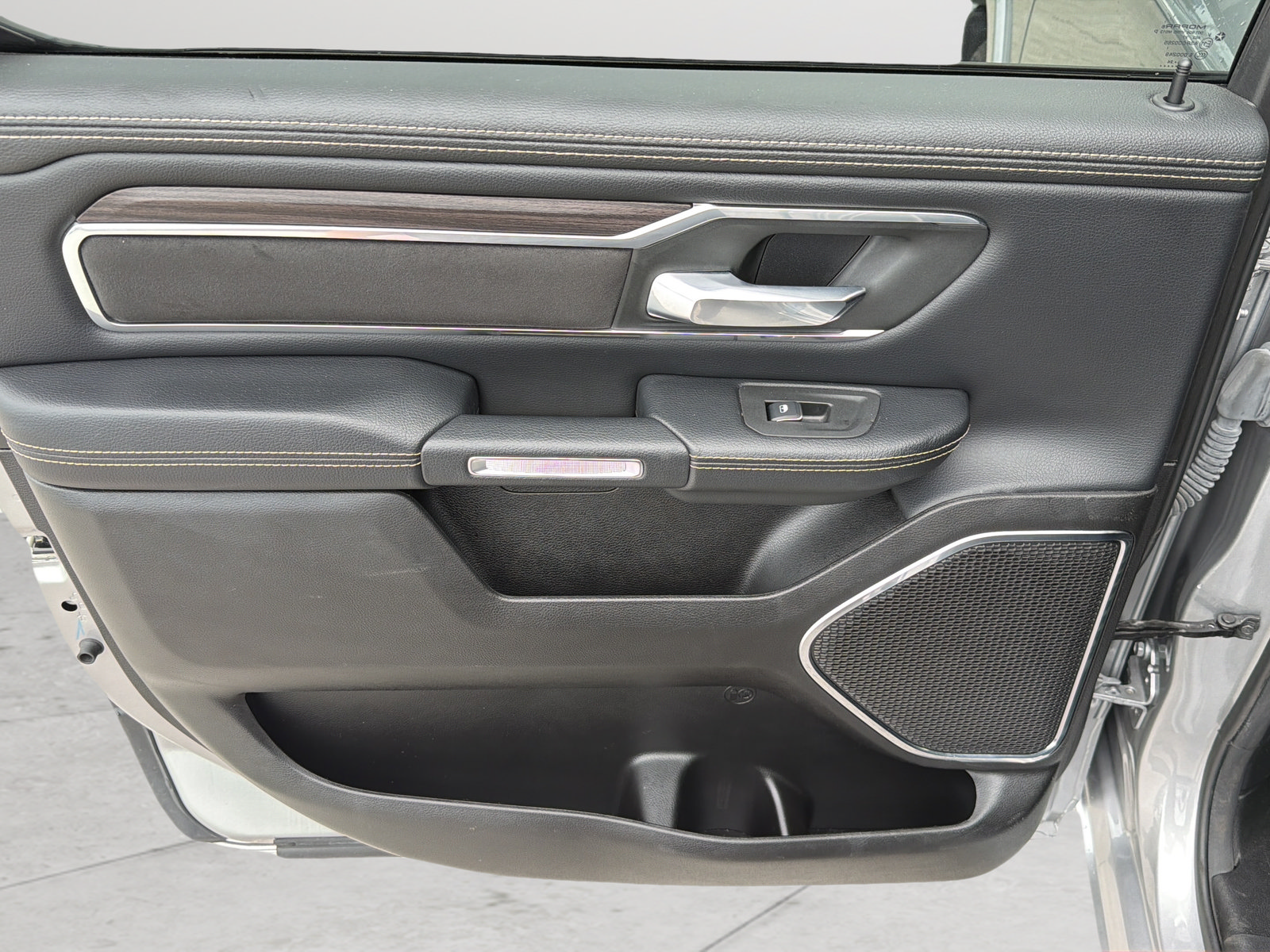 Used 2025 RAM 1500 Laramie AWD/4WD image 33