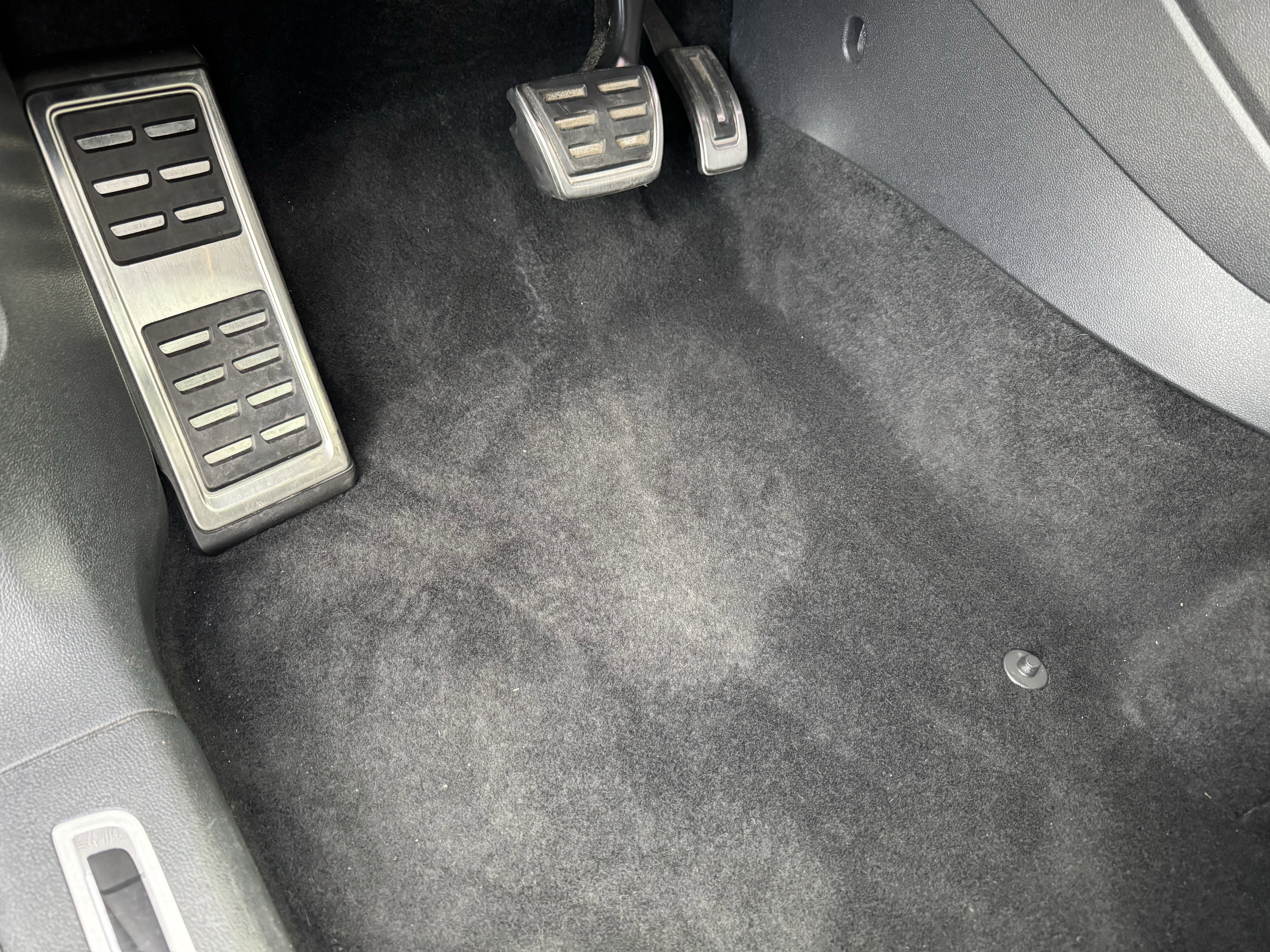 Certified 2023 Volkswagen Tiguan SE R-Line image 19