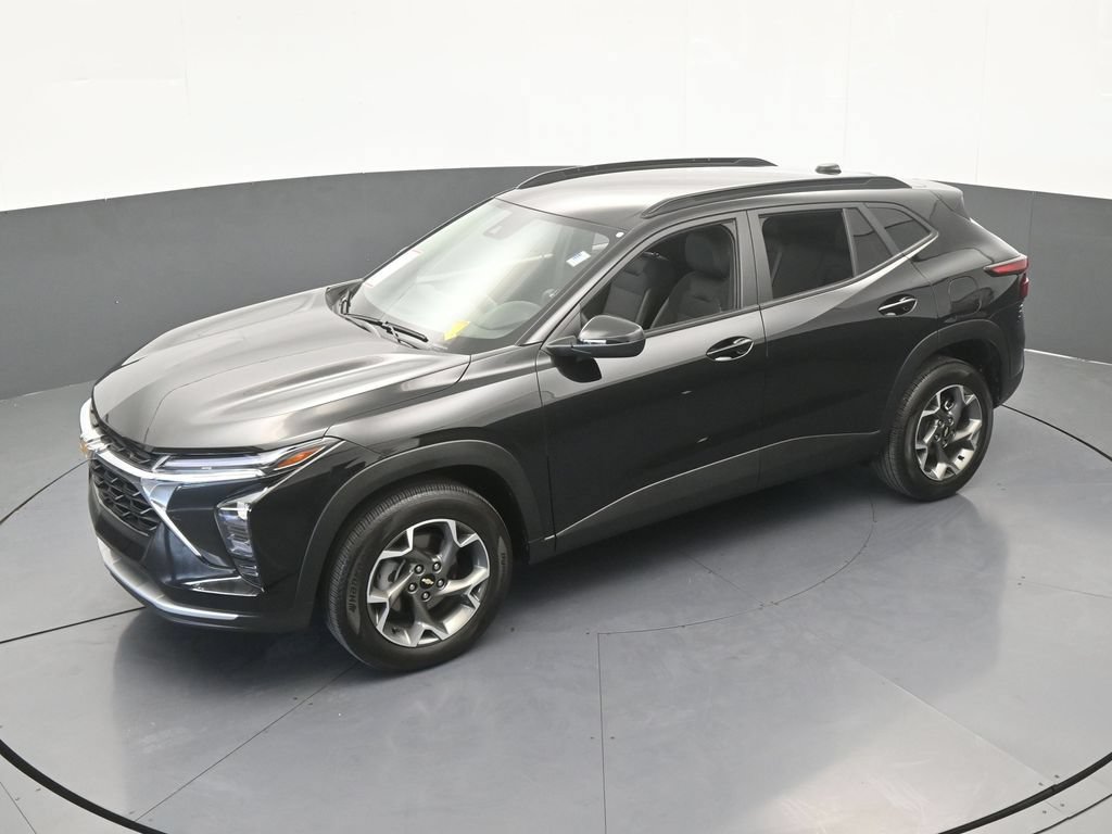 Used 2025 Chevrolet Trax LT FWD image 44