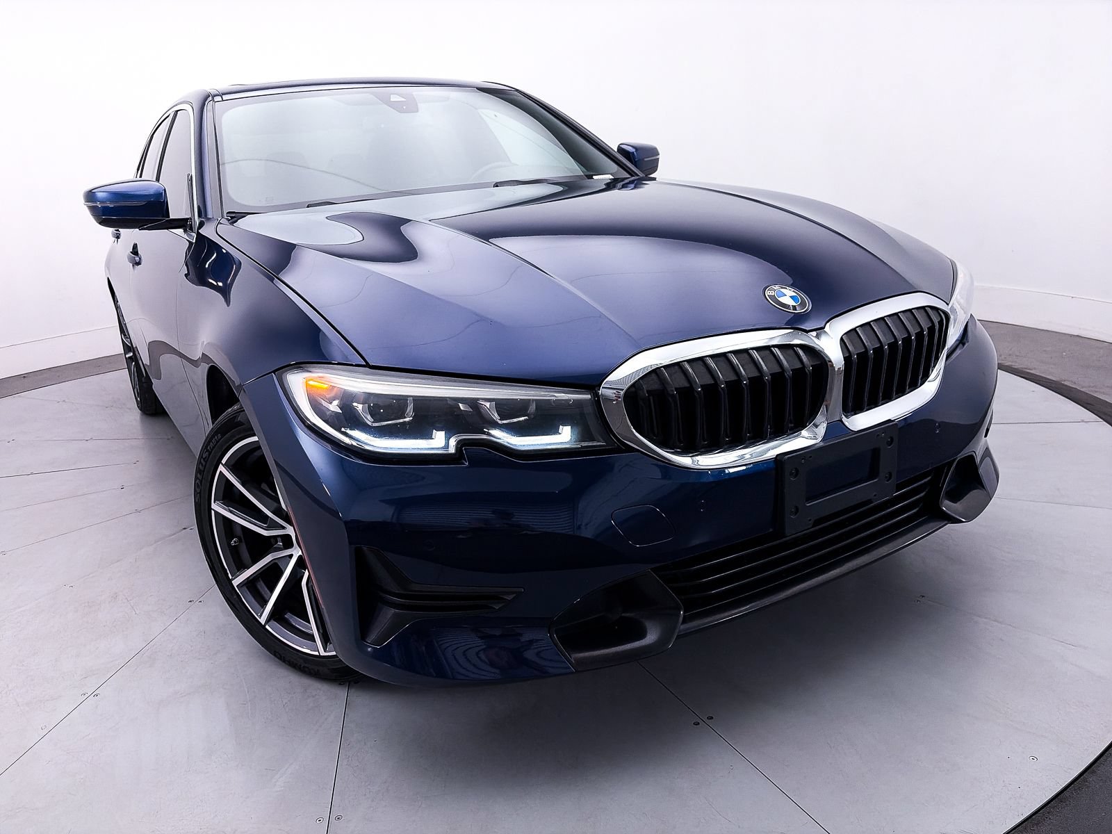 Used 2020 BMW 330i xDrive Sedan w/ Convenience Package AWD/4WD image 4