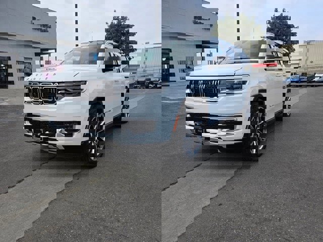 New 2025 Jeep Wagoneer L Series III w/ Premium Group I image 4