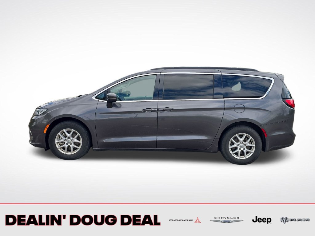 Used 2022 Chrysler Pacifica Touring-L FWD image 3