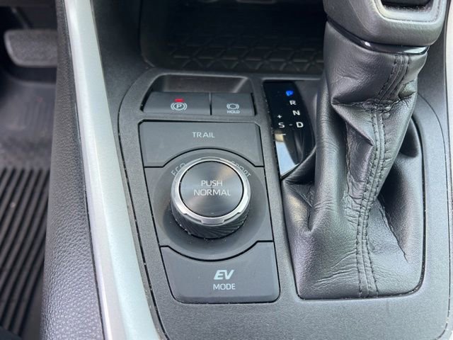 Used 2021 Toyota RAV4 LE AWD/4WD image 21