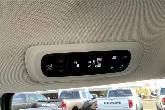 Used 2021 Chrysler Pacifica Touring-L image 25