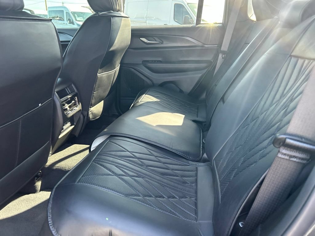 Used 2025 Jeep Grand Cherokee Laredo X AWD/4WD image 13