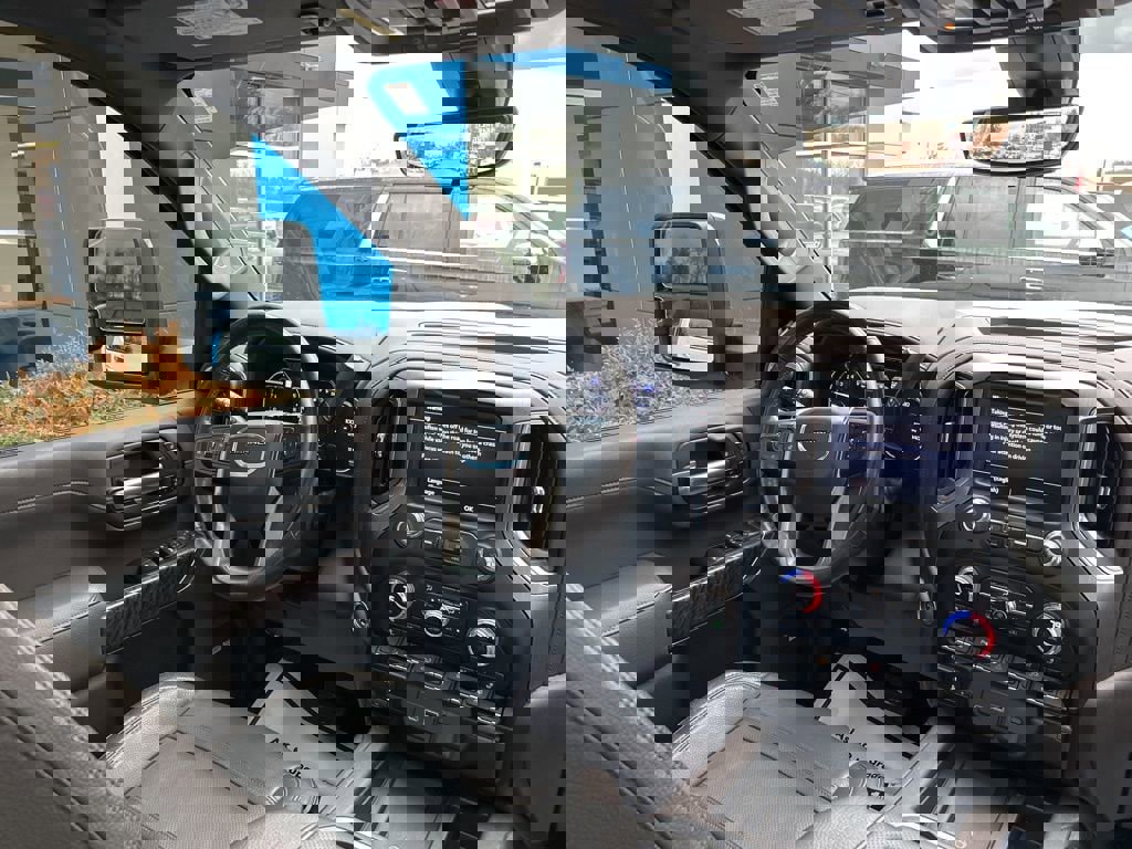 Used 2022 GMC Sierra 3500 Denali w/ Denali Ultimate Package image 15