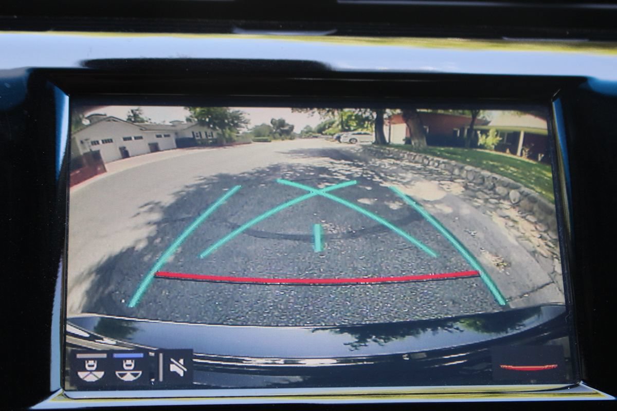 Used 2018 Toyota Camry XLE FWD image 31