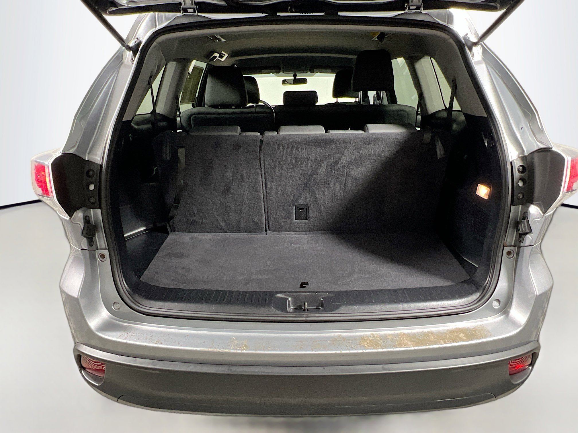 Used 2015 Toyota Highlander LE FWD image 32