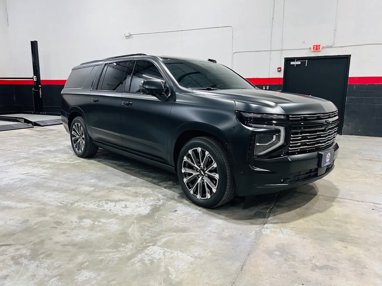 Used 2025 Chevrolet Suburban High Country image 28
