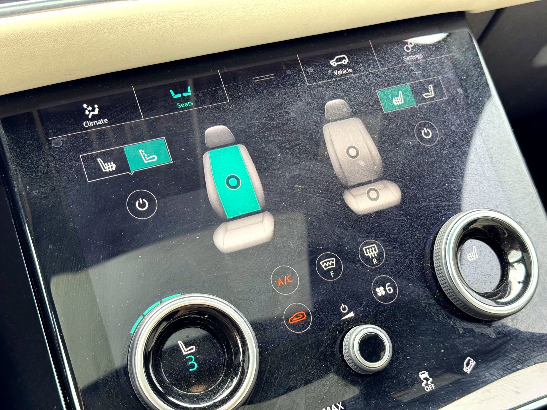 Used 2018 Land Rover Range Rover Velar image 32