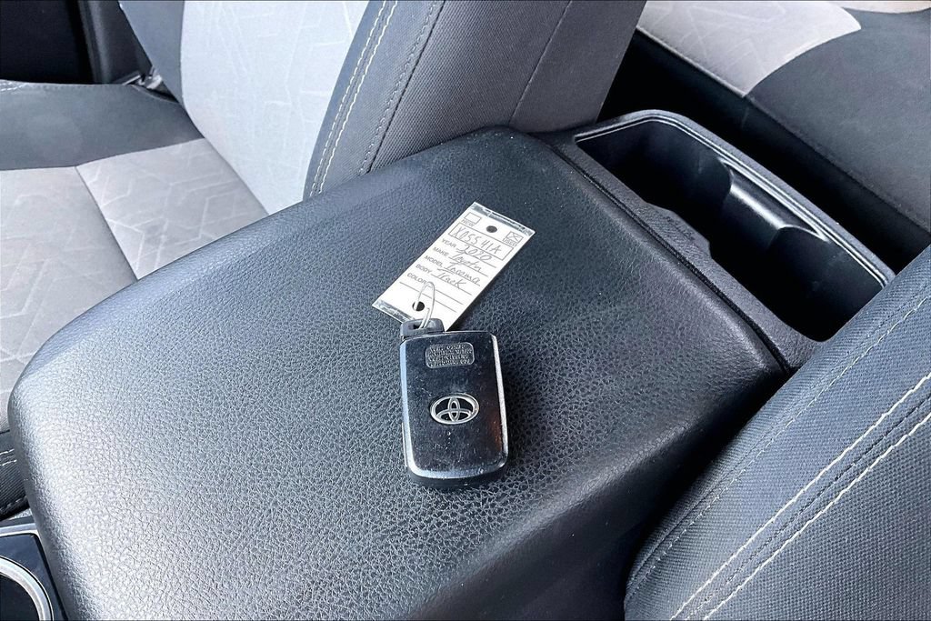 Used 2020 Toyota Tacoma TRD Off-Road w/ Technology Package AWD/4WD image 9