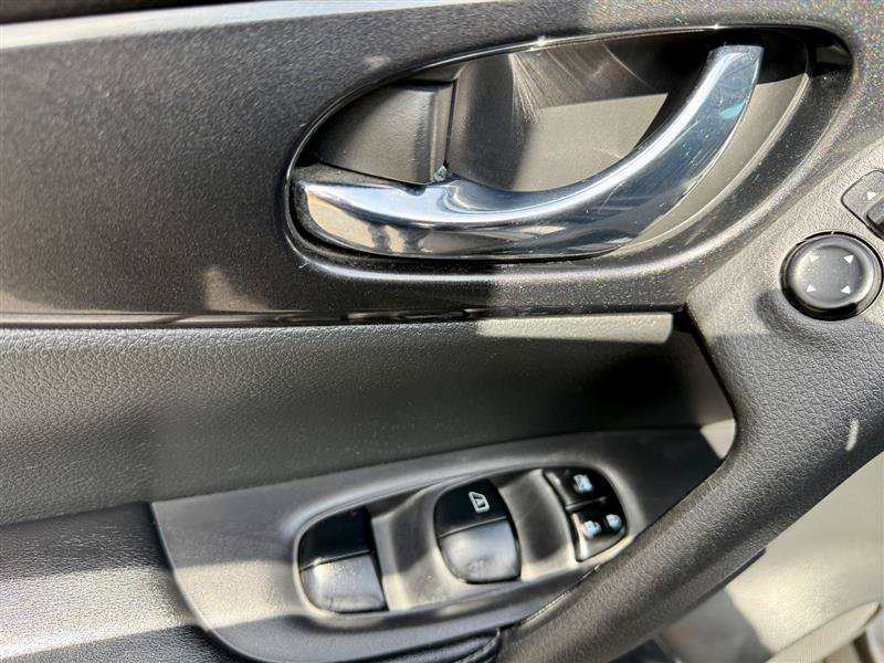 Used 2017 Nissan Rogue SV w/ Midnight Edition AWD/4WD image 34