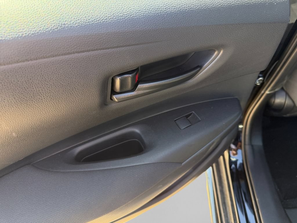 Used 2025 Toyota Corolla LE FWD image 11