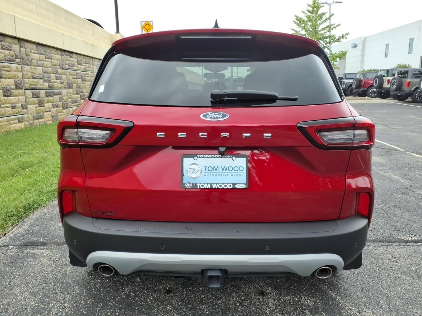 Used 2023 Ford Escape Platinum w/ Premium Technology Package AWD/4WD image 9