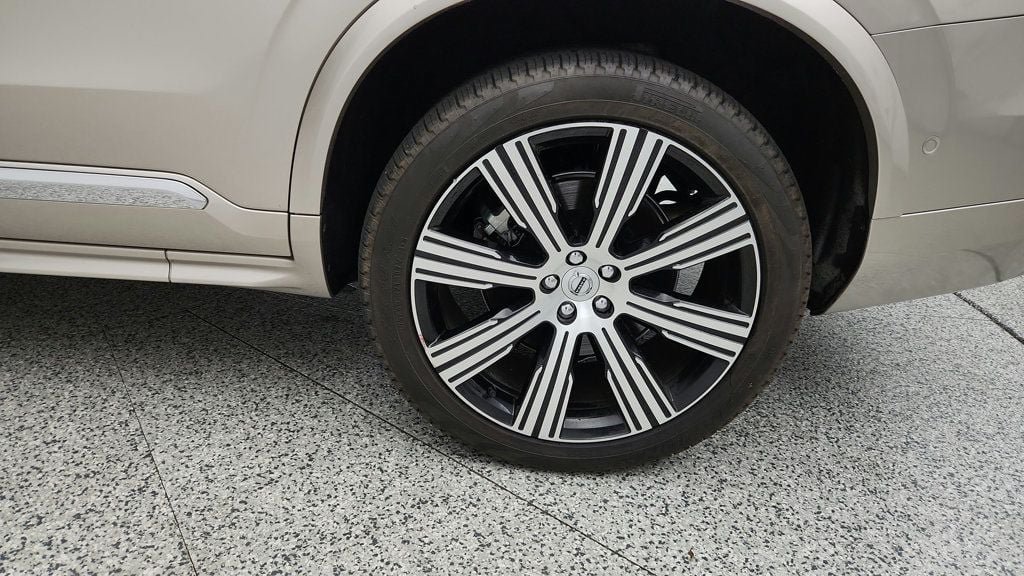 Used 2024 Volvo XC90 T8 Plus w/ Protection Package Premier AWD/4WD image 9