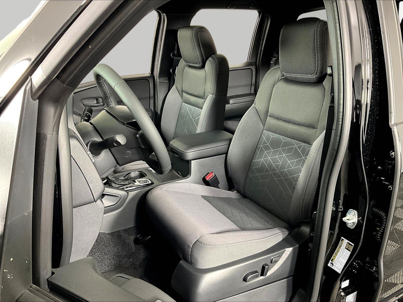 New 2027 Nissan Frontier SV w/ SV Convenience Package AWD/4WD image 16