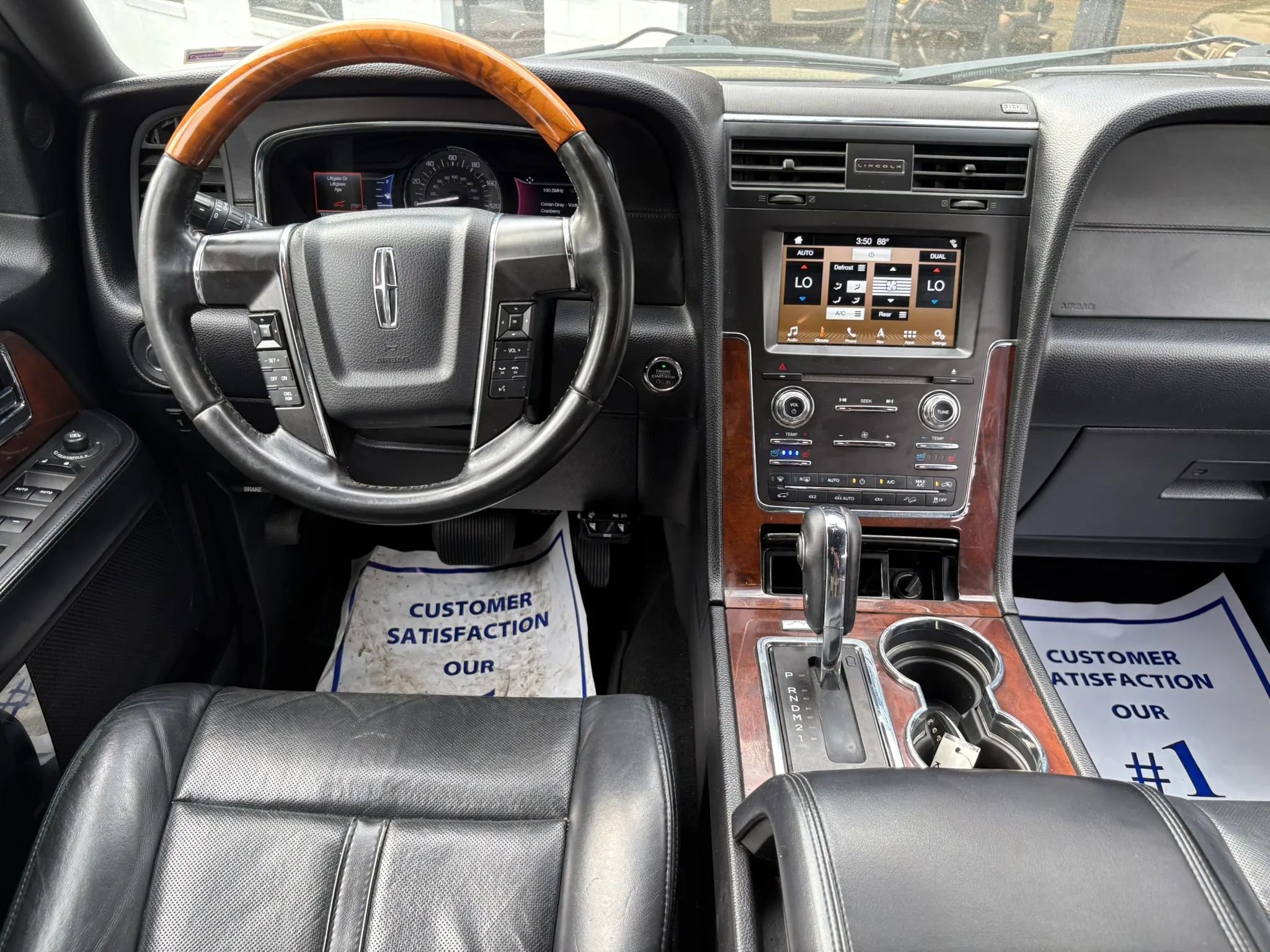 Used 2016 Lincoln Navigator Select image 26