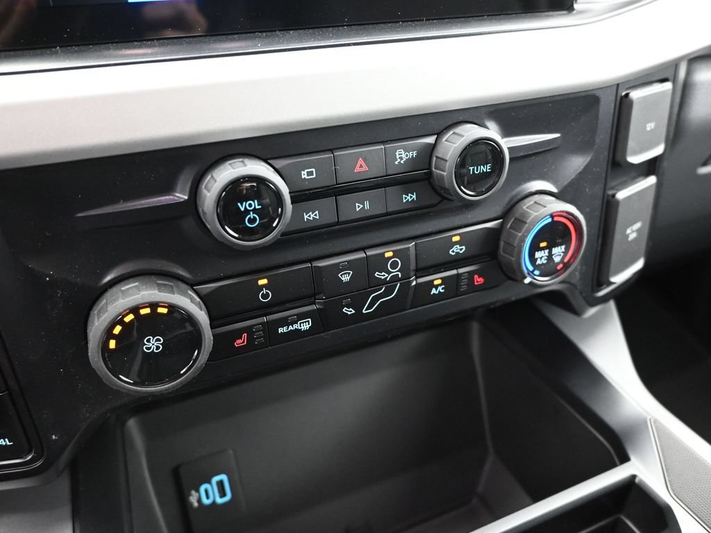 New 2026 Ford F350 XLT w/ XLT Premium Package AWD/4WD image 16