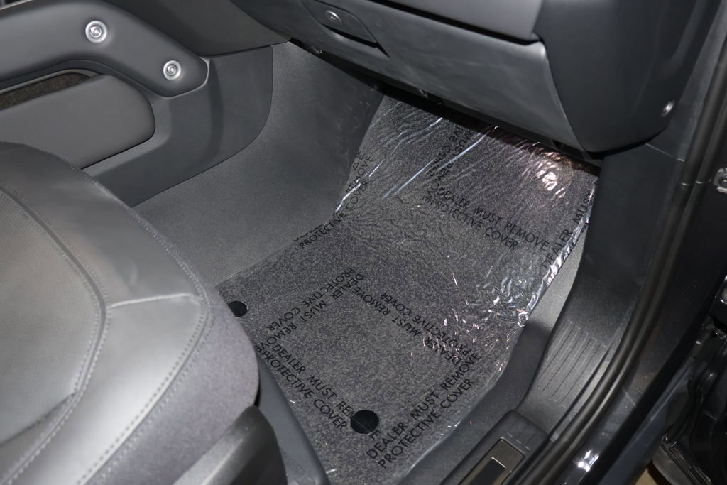 Used 2025 Land Rover Defender 130 V8 image 35