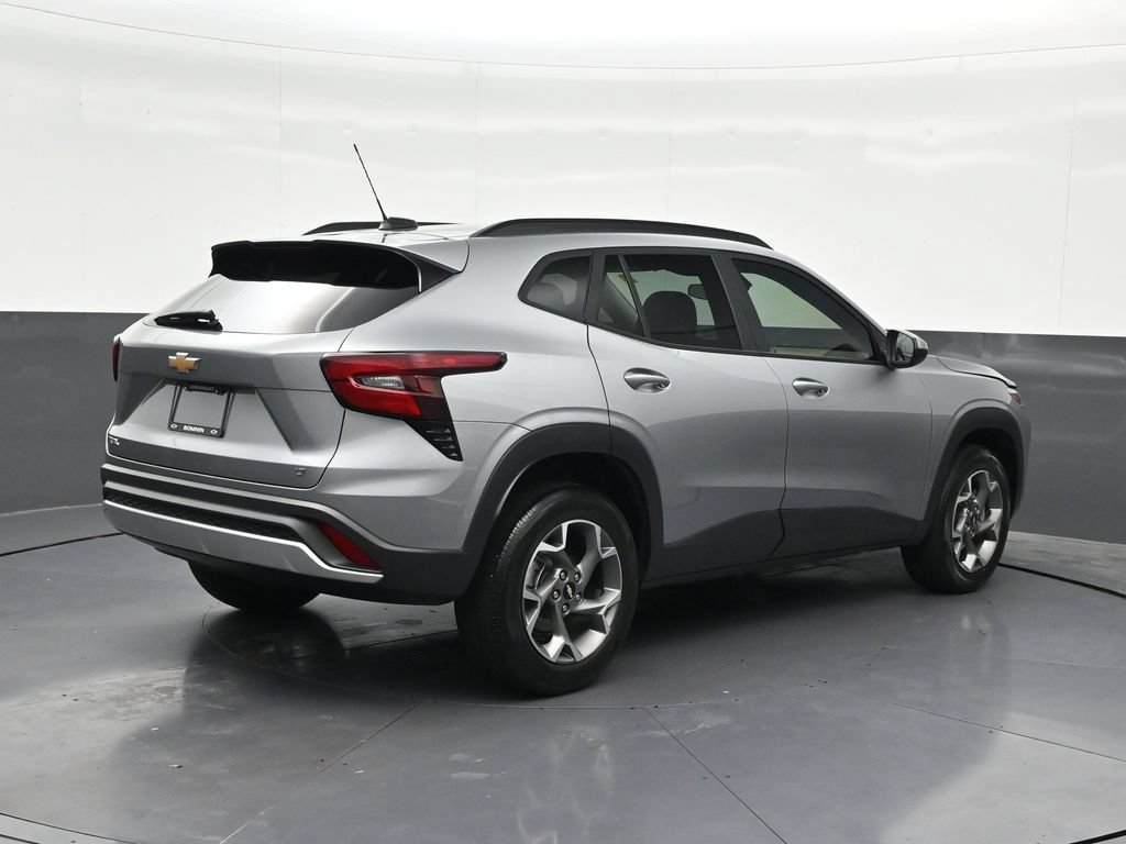 Used 2025 Chevrolet Trax LT FWD image 5