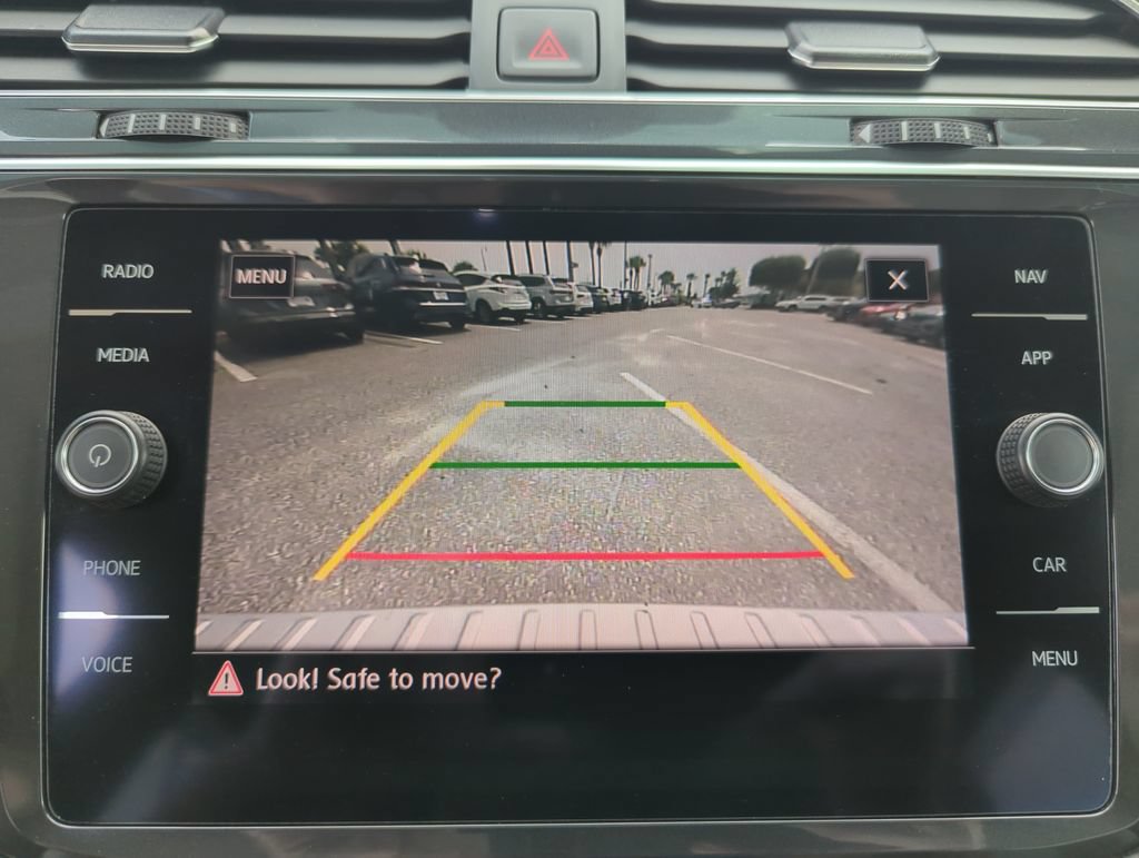 Used 2020 Volkswagen Tiguan SEL AWD/4WD image 39