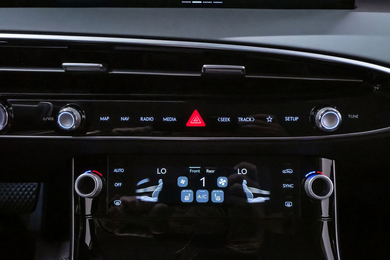 Certified 2026 Genesis GV70 2.5T image 16