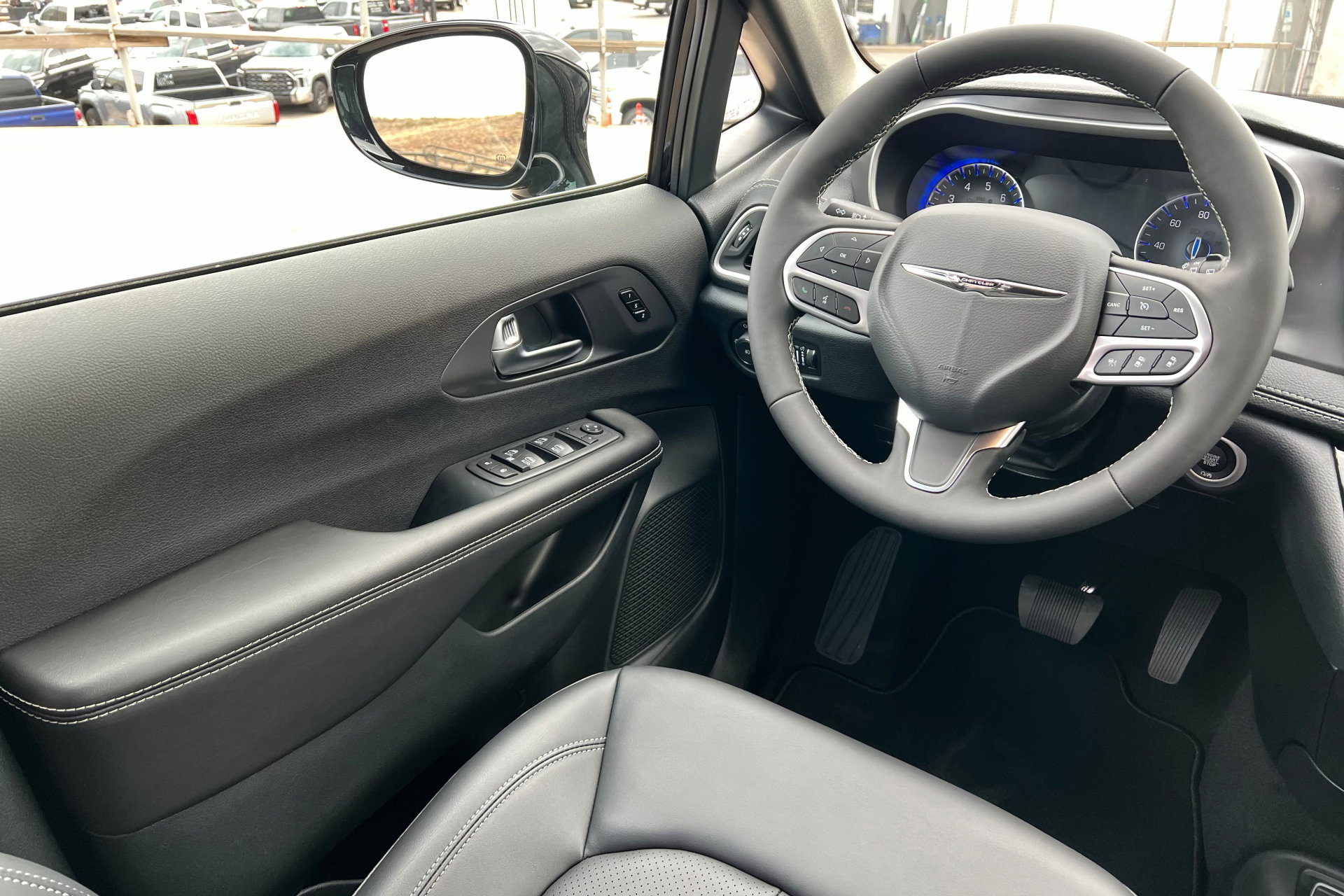 New 2026 Chrysler Pacifica Select FWD image 11