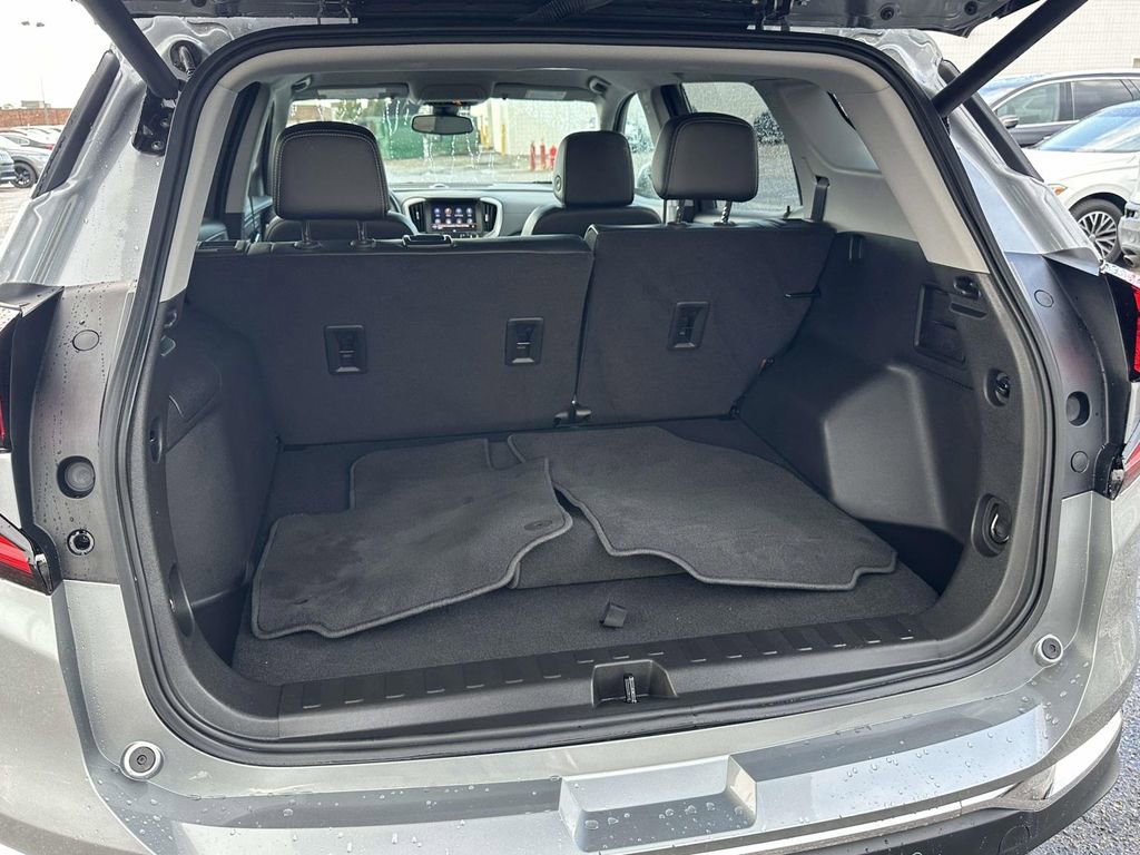 Certified 2023 GMC Terrain SLT image 12