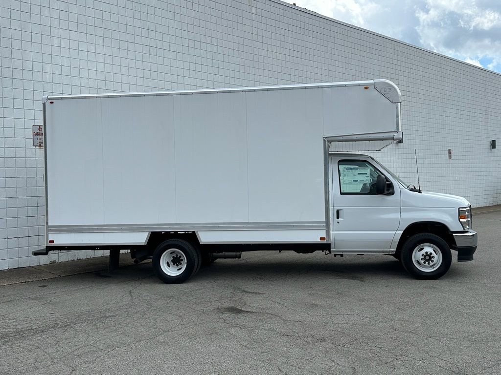New 2027 Ford E-450 and Econoline 450 Super Duty w/ Power Equipment Group RWD image 4