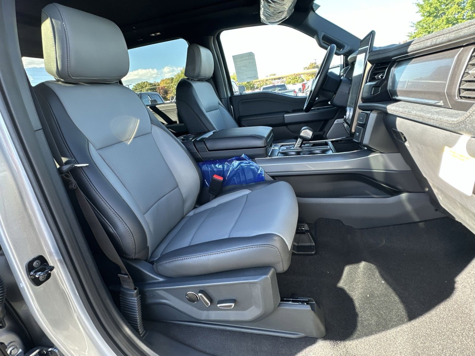 New 2025 Ford F150 Lightning Lariat image 40