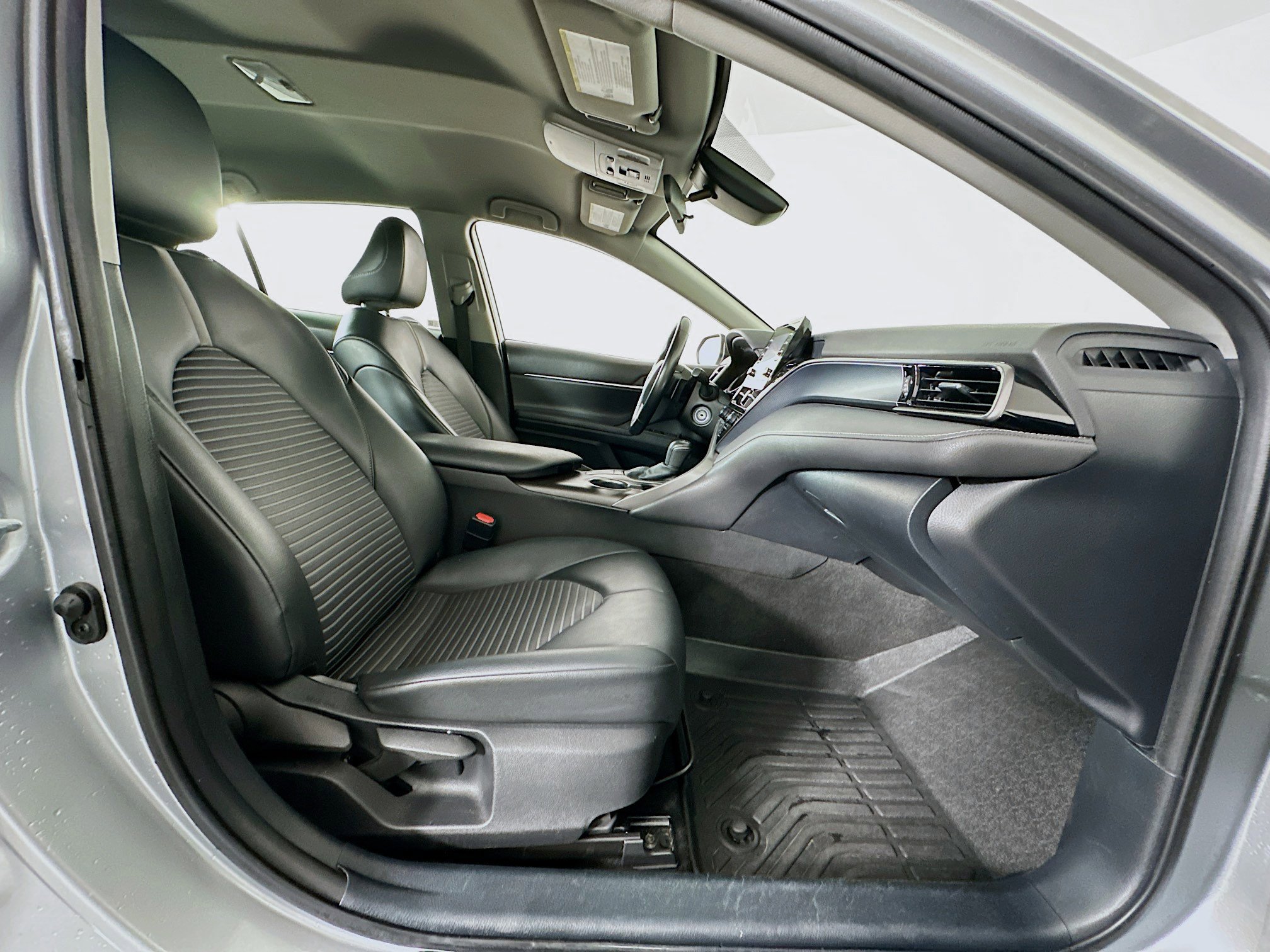 Used 2022 Toyota Camry SE image 29