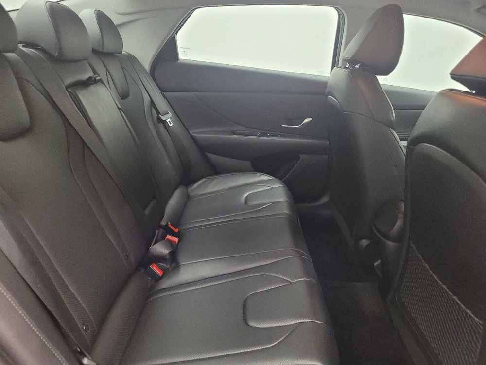 Used 2025 Hyundai Elantra Limited FWD image 19