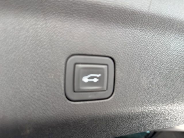 Used 2025 Chevrolet Suburban RST w/ Comfort Package AWD/4WD image 7