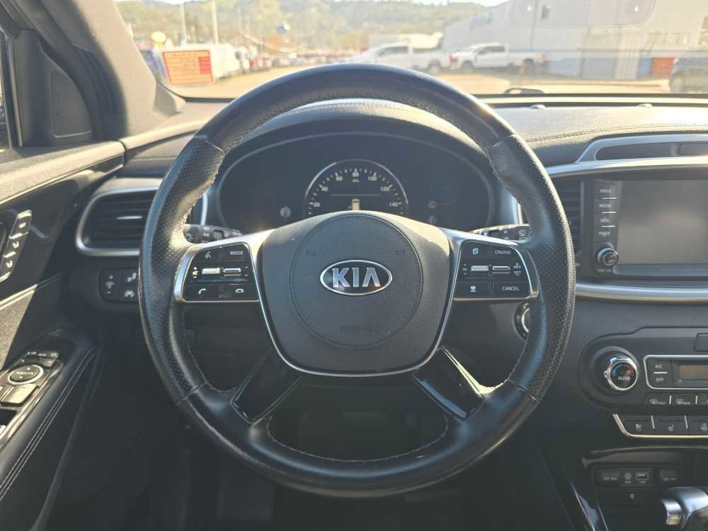 Used 2019 Kia Sorento SX image 11