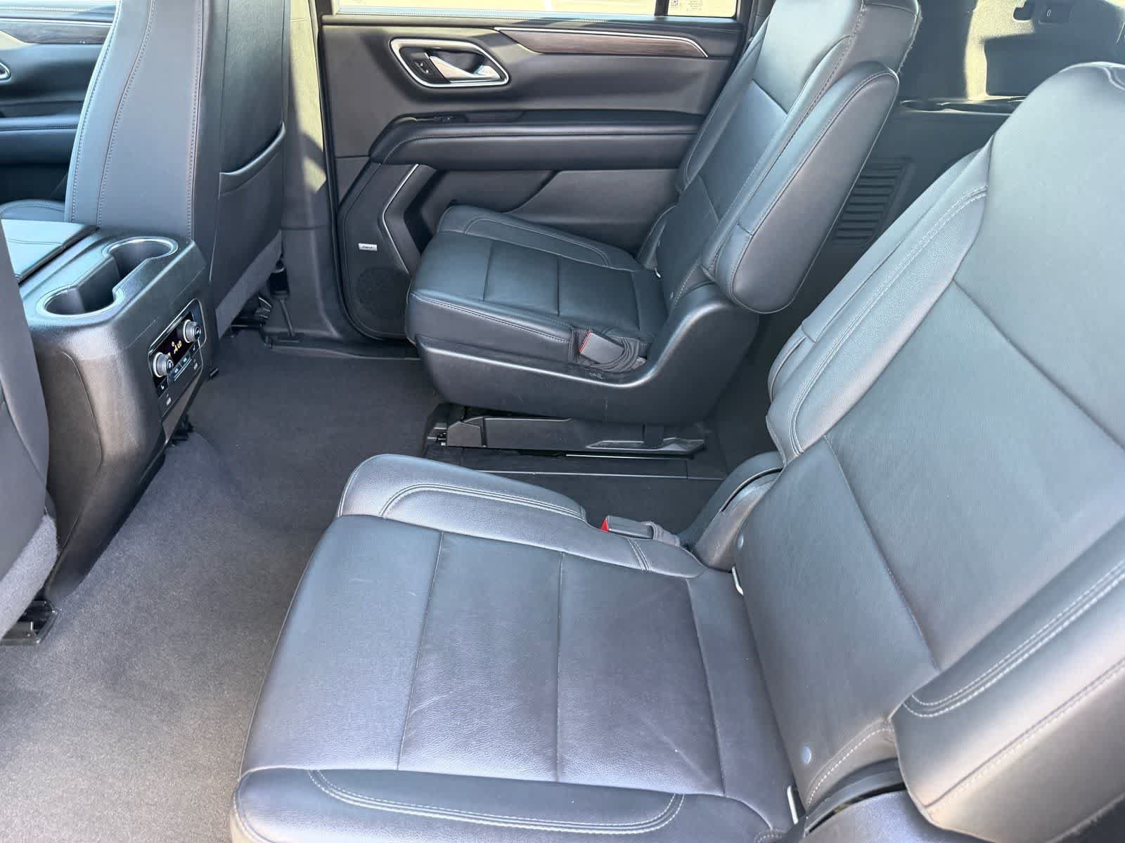 Used 2022 Chevrolet Suburban Z71 w/ Z71 Off-Road Package AWD/4WD image 13