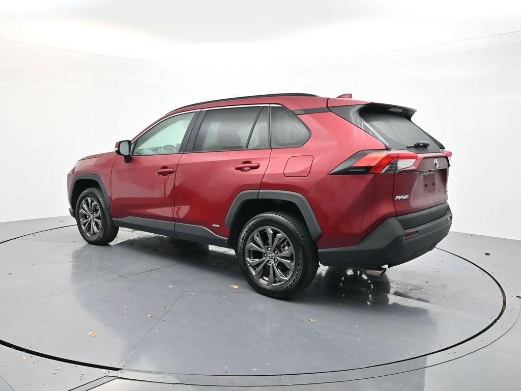 Used 2023 Toyota RAV4 XLE Premium image 5