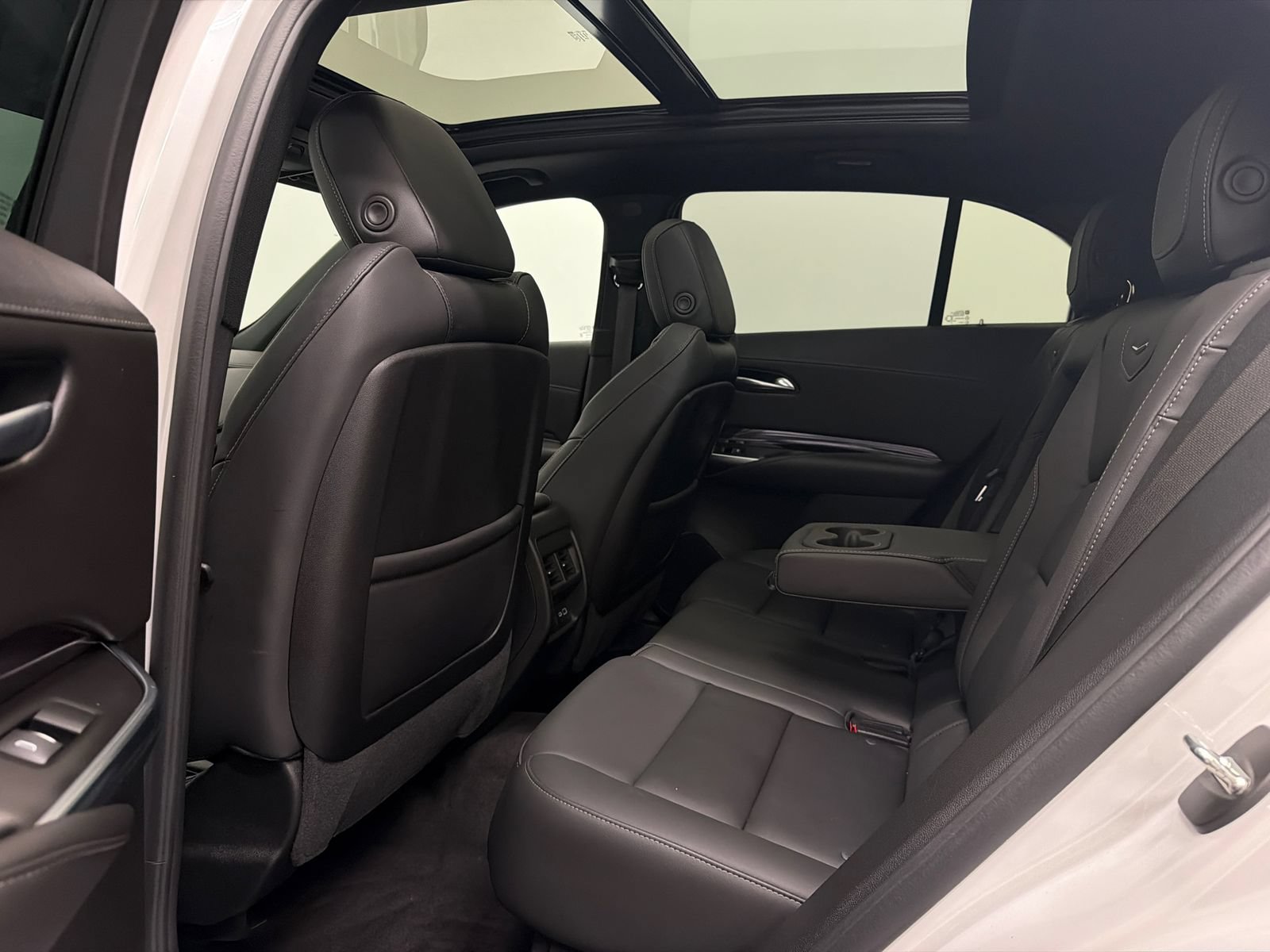 Used 2022 Cadillac XT4 Luxury w/ Cold Weather Package AWD/4WD image 19