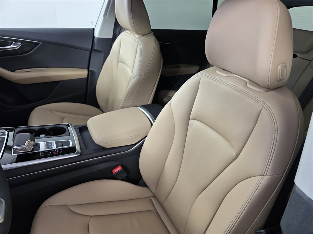 Used 2025 Audi Q8 Premium w/ Convenience Package image 11
