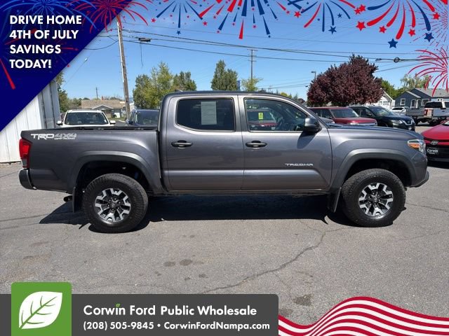 Used 2017 Toyota Tacoma TRD Off-Road w/ Premium & Technology Package AWD/4WD image 4