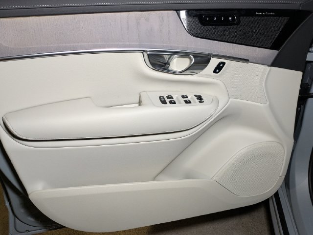 New 2026 Volvo XC90 T8 Ultra w/ Protection Package AWD/4WD image 11