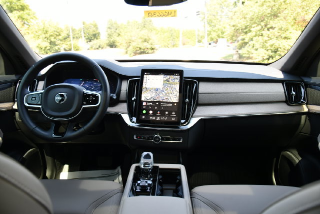 New 2026 Volvo XC90 B6 Plus w/ Protection Package Premier AWD/4WD image 18