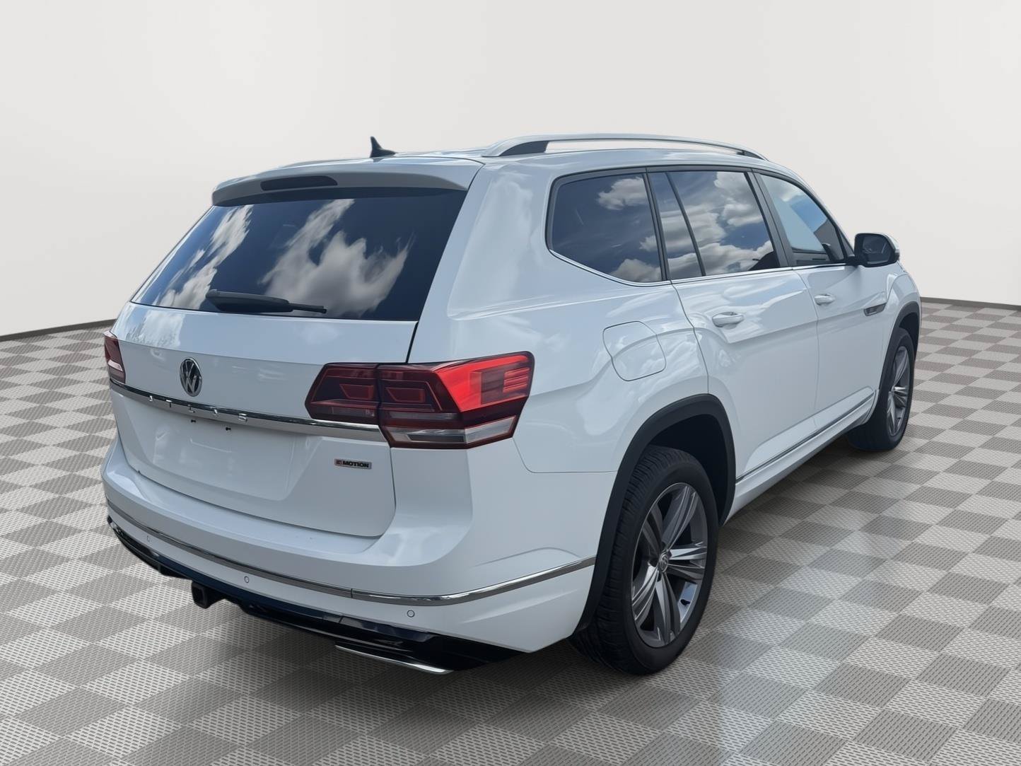 Used 2018 Volkswagen Atlas SEL w/ R-Line Package AWD/4WD image 7