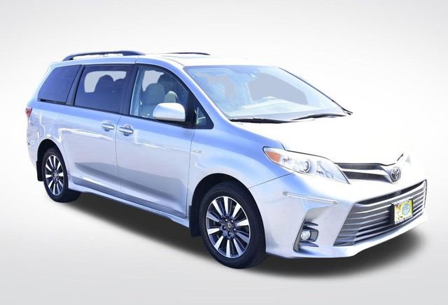 Used 2020 Toyota Sienna XLE w/ XLE Navigation Package image 7