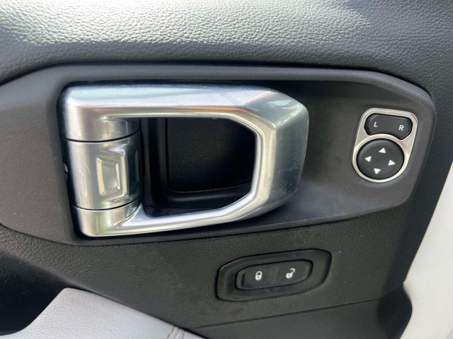 Used 2022 Jeep Wrangler Unlimited Sahara AWD/4WD image 18