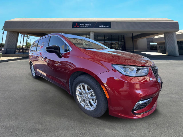 Used 2025 Chrysler Pacifica Select FWD image 4