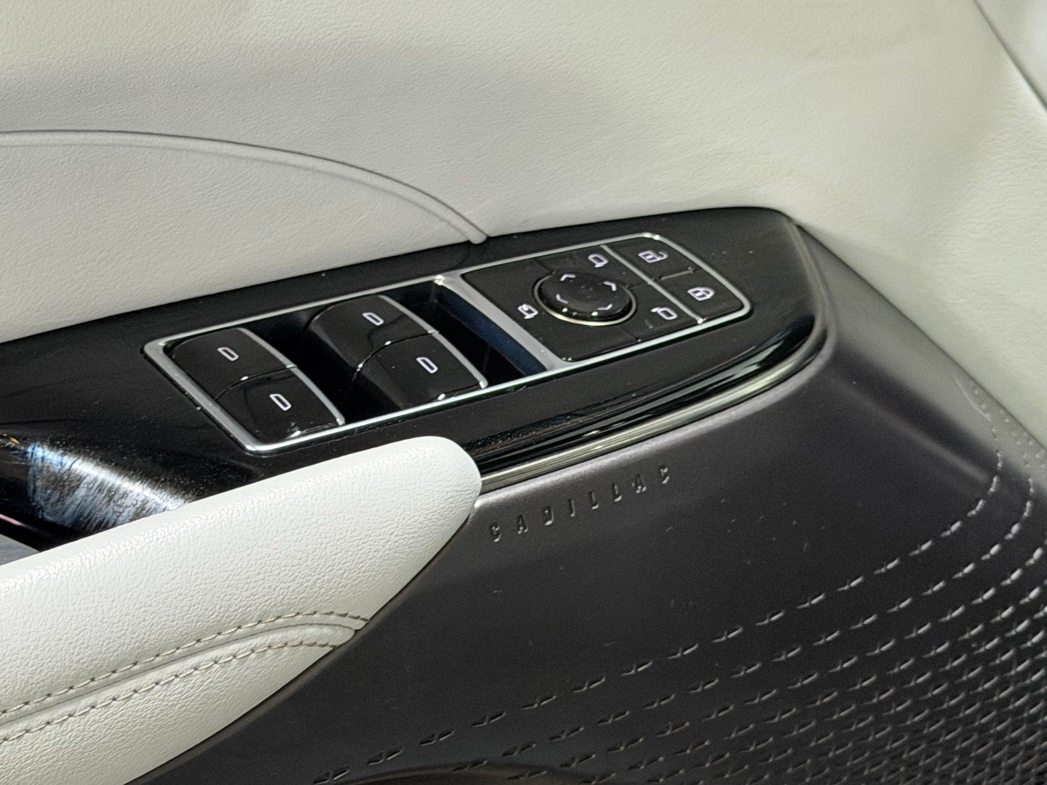 Certified 2024 Cadillac Lyriq Luxury RWD image 30